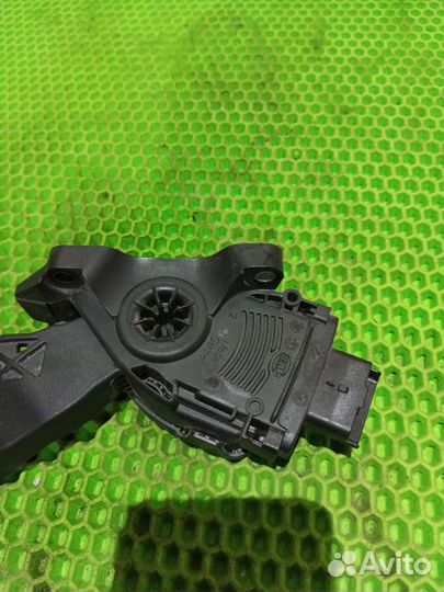 Педаль газа Peugeot 308