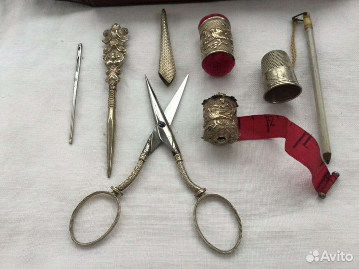 Антикварный набор для шитья