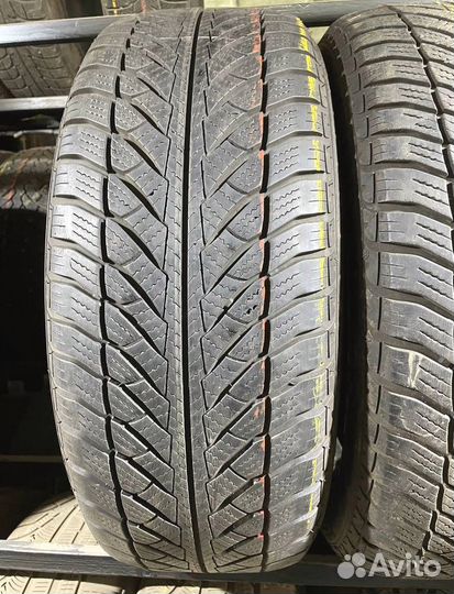 Goodyear UltraGrip Performance 225/55 R17 97M