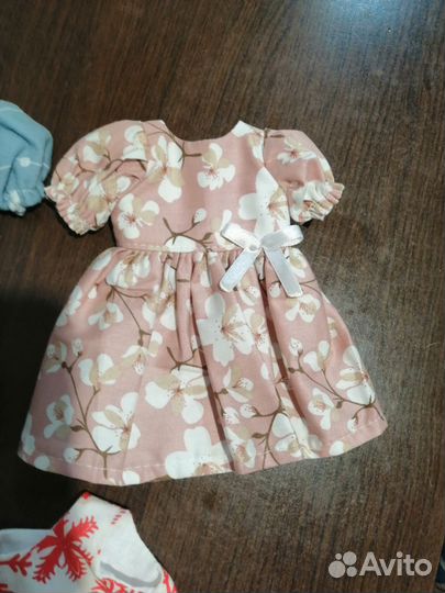 Платья на Паола Рейна лотом