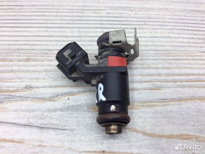 Форсунка инжекторная электрическая Nissan Terrano