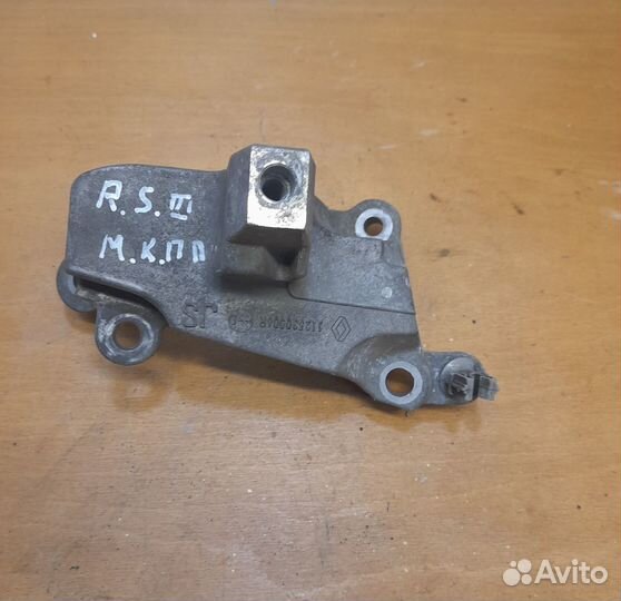Кронштейн опоры МКПП 6 ст Рено Меган 3