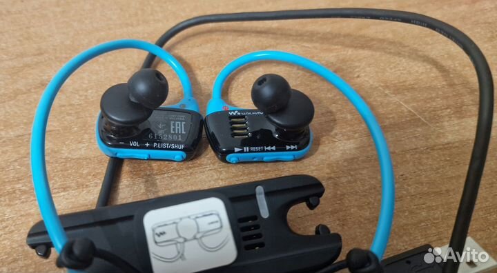 Плеер-наушники sony walkman BCR-NWW270 4Гб