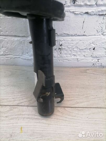 Стойка передняя правая Mazda 3 BK 2.0 2008