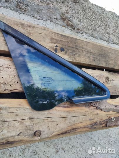 Honda Civic 4D стекло глухое переднее