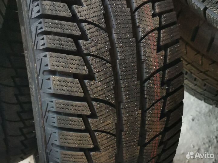 Hankook Winter I'Pike 215/55 R18