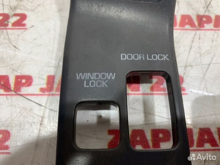 Накладка блока управления стеклоподъемниками