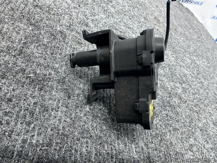 Замок лючка бензобака Volkswagen Jetta 6