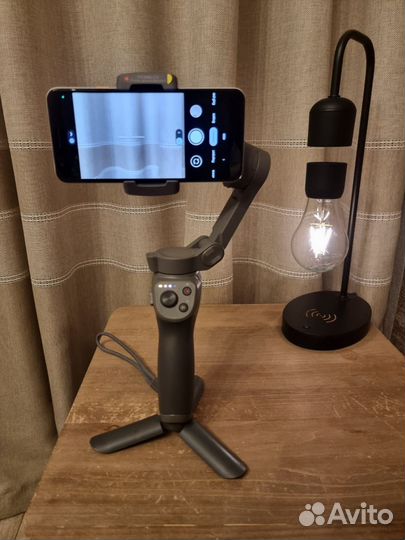 Стабилизатор для съемки DJI Osmo mobile 3(новый)