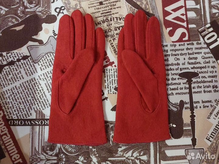 Перчатки осенние красные новые