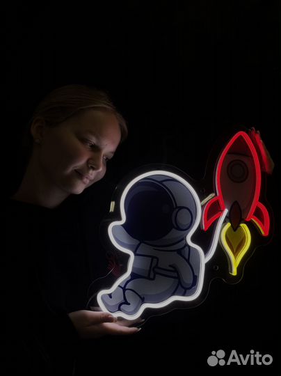 Неоновая вывеска с картинкой