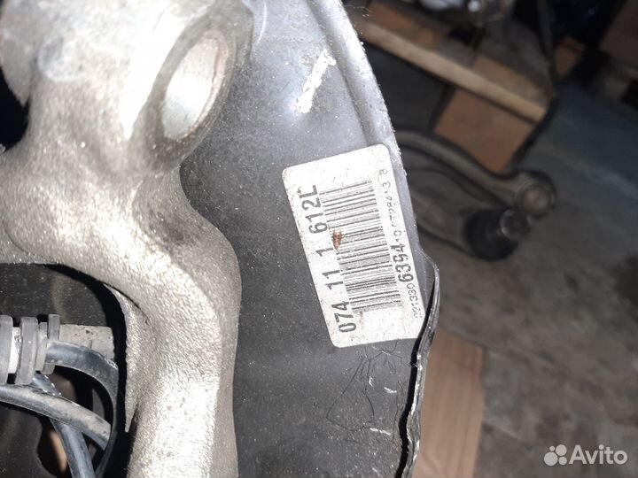 Кулак передний левый Mercedes W221