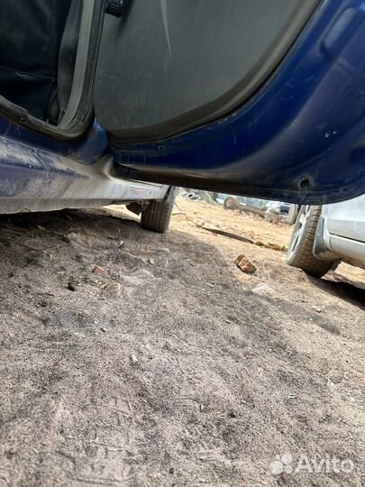 Двери на Renault Logan 1 В сборе