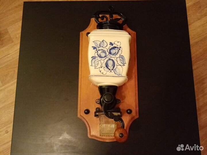 Кофемолка настенная 