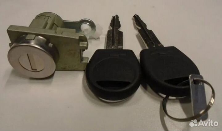 93745182 Вставка замка двери лев Aveo T250, 05-11