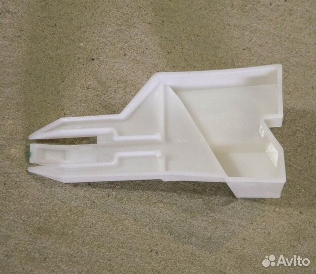 Кронштейн бампера переднего правый Mitsubishi Lanc