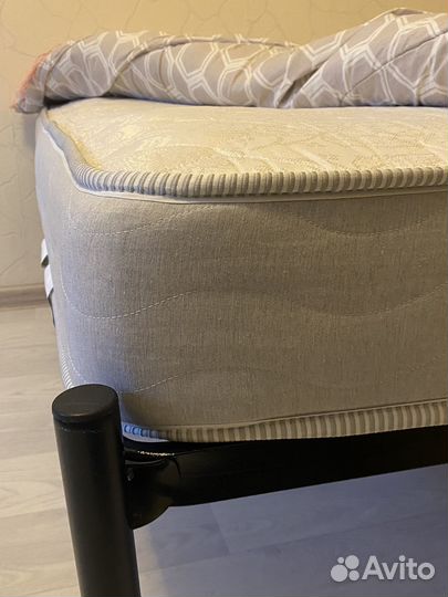 Кровать с матрасом