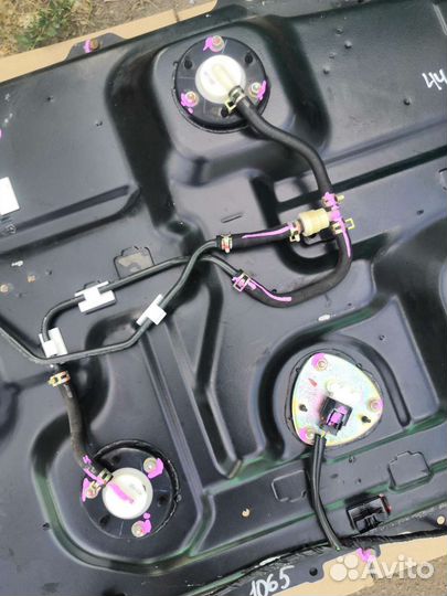 Бензобак Mitsubishi Outlander I передний привод