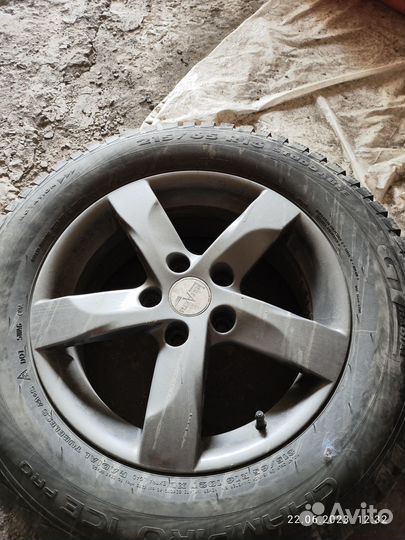 Комплект зимней резины на дисках Nissan Juke,Qashq