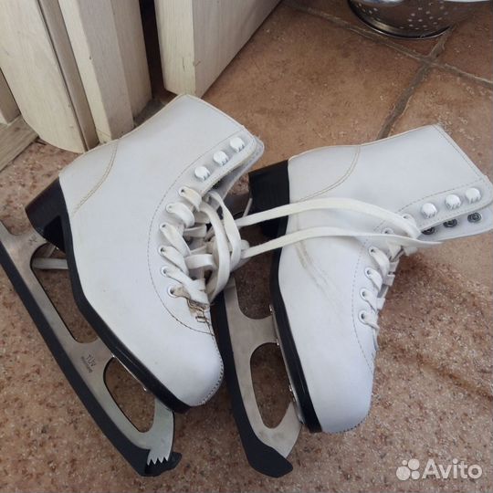 Продам коньки фигурные