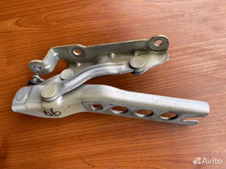 Петля капота левая Skoda Octavia A5 BUD 2009