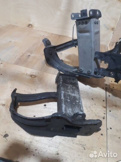 Кронштейн усилителя бампера мерседес 211