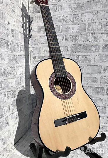 Гитара шестиструнная песочного цвета