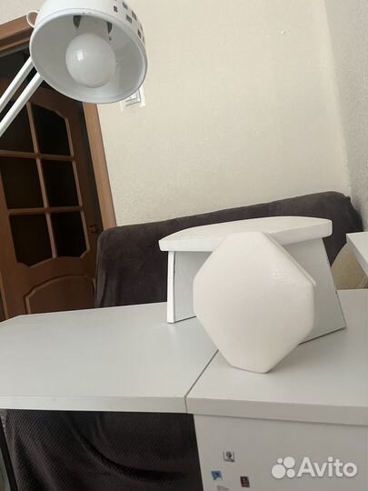 Маникюрный стол с лампой