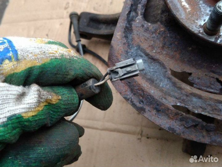 Поворотный кулак передний правый Nissan Qashqai Vi