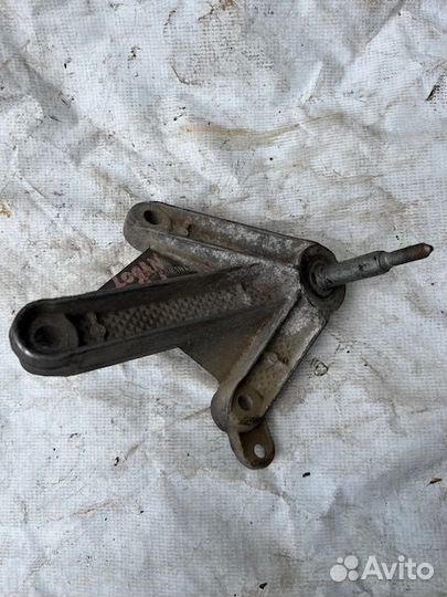 Кронштейн кпп Renault Logan (2004-2015)