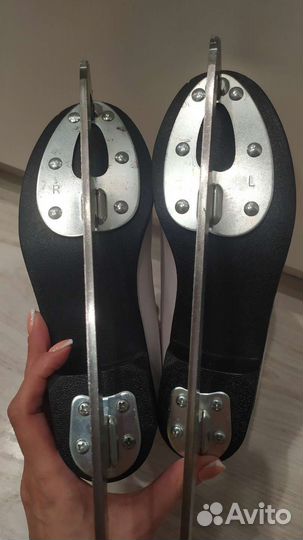 Коньки фигурные с мехом elegance 33