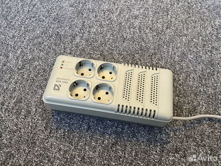Стабилизатор напряжения Defender AVR Premium 1000