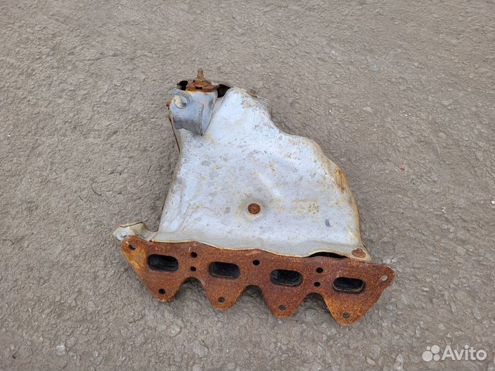 Коллектор выпускной на Nissan Almera G15