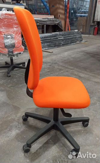 Офисное рабочее компьютерное кресло стул Ahrend