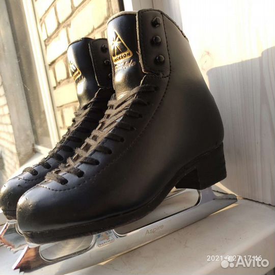 Коньки Jackson