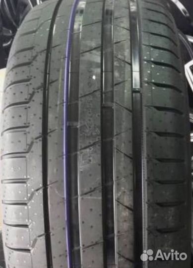 Nokian Tyres Hakka Black 2 SUV 275/45 R20