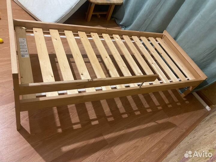 Детская кровать с матрасом