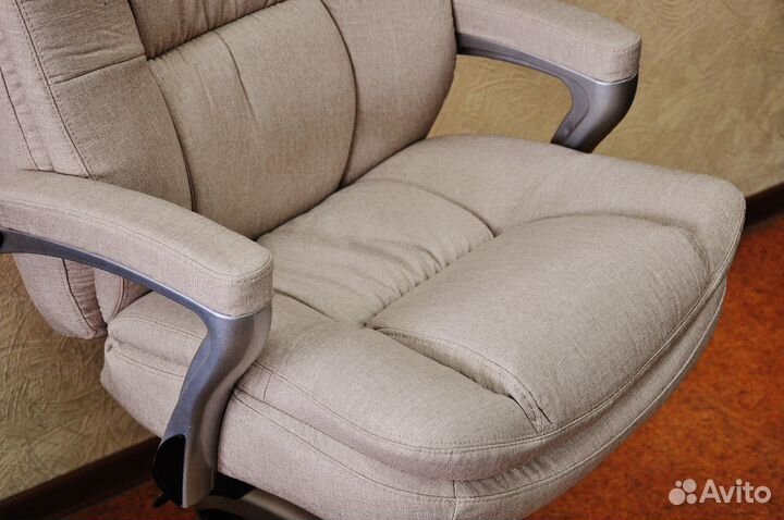 Офисное кресло 