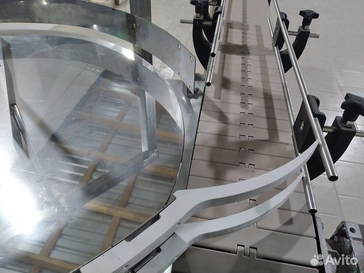 Накопительный стол с приводом