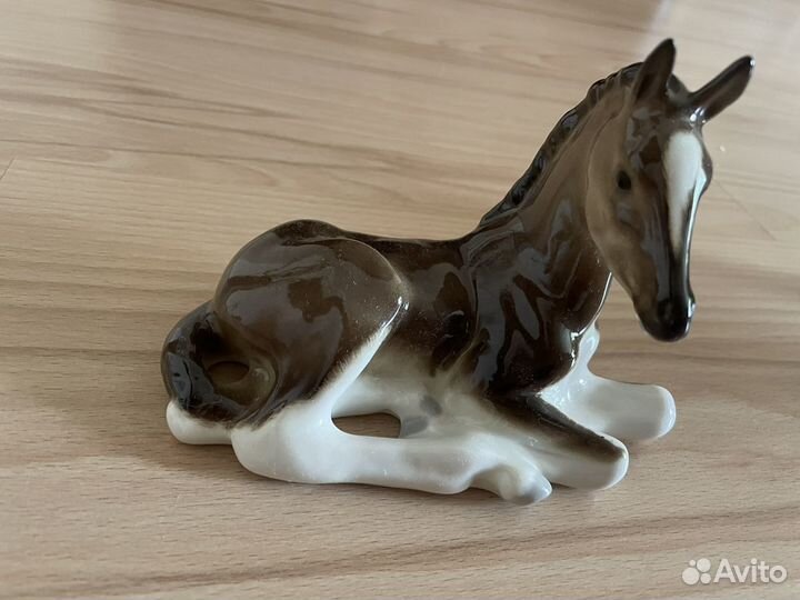 Конь фарфор лфз