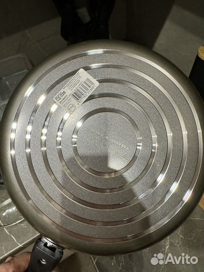 Сковорода с крышкой (новая)