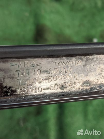 Молдинг Капота Toyota land Cruiser Prado 150