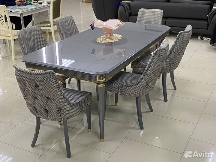 Обеденный стол