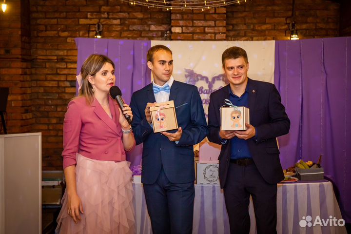 Ведущая и диджей