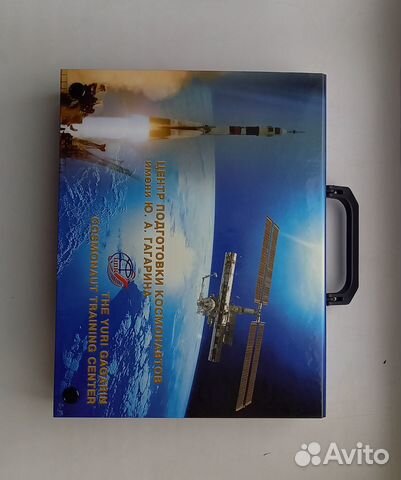 Подарочный бокс с космической символикой