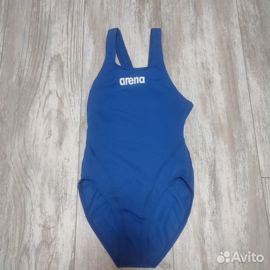 Купальник и шапочка для девочки arena