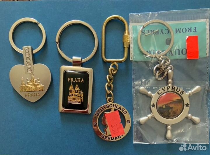 Брелки из разных стран, металл, новые,3 шт пакетом