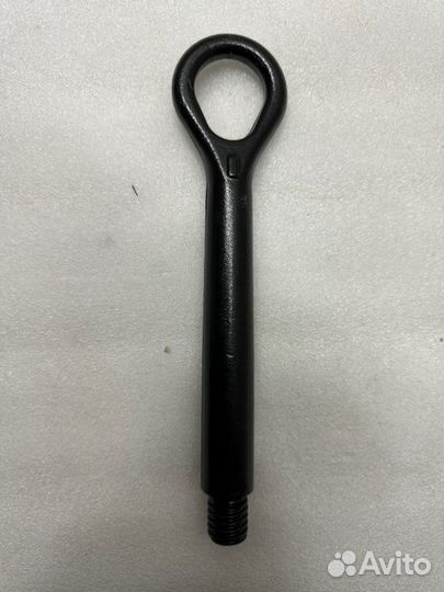 Буксировочный крюк передний Toyota Camry V70/V75