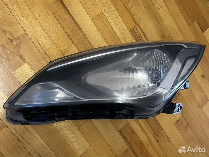 Фары на hyundai Solaris 1 рестайлинг