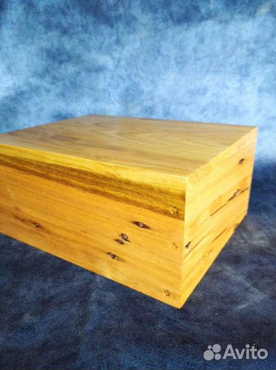 Деревянная шкатулка